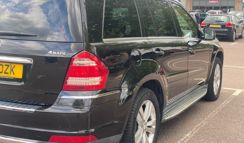 
								Mercedes-Benz GL 500 4MATIC full									